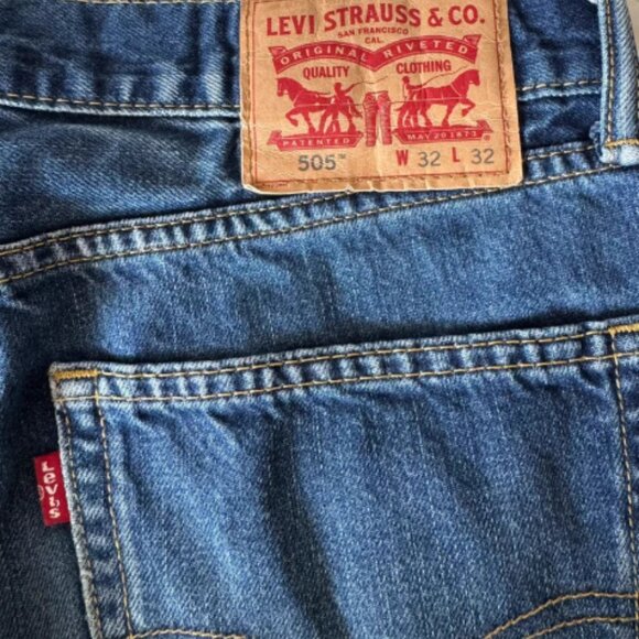 Levi's - Picture 3 of 4